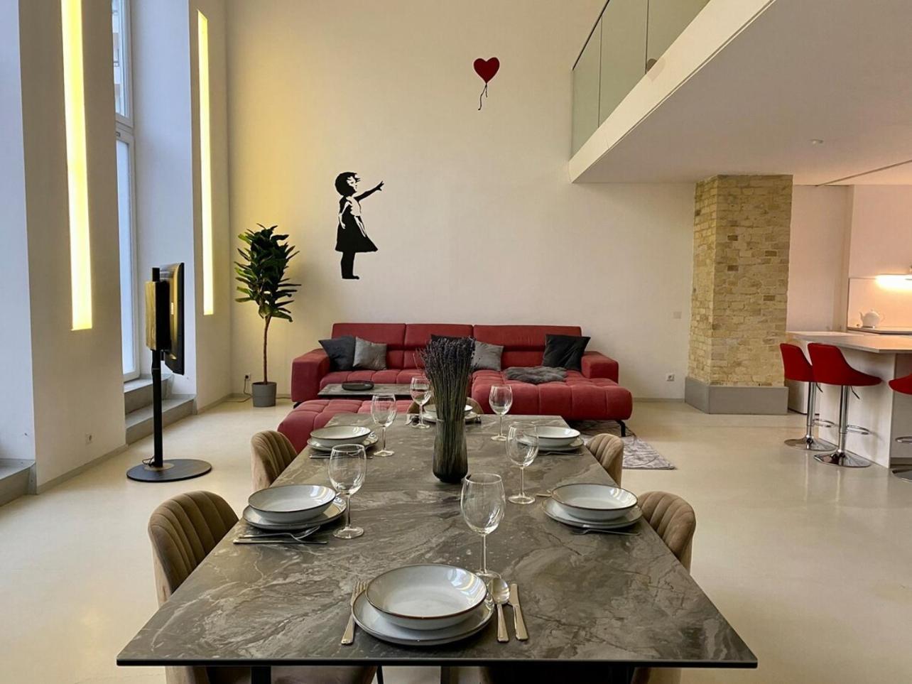 Apartamento Loft With Pool Table, Kitchen Island & Gallery
