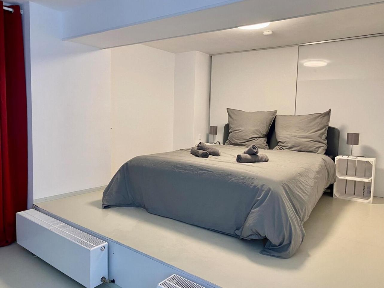 Loft With Pool Table, Kitchen Island & Gallery Apartamento Berlim