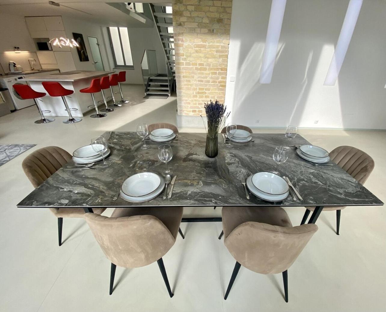 Apartamento Loft With Pool Table, Kitchen Island & Gallery *