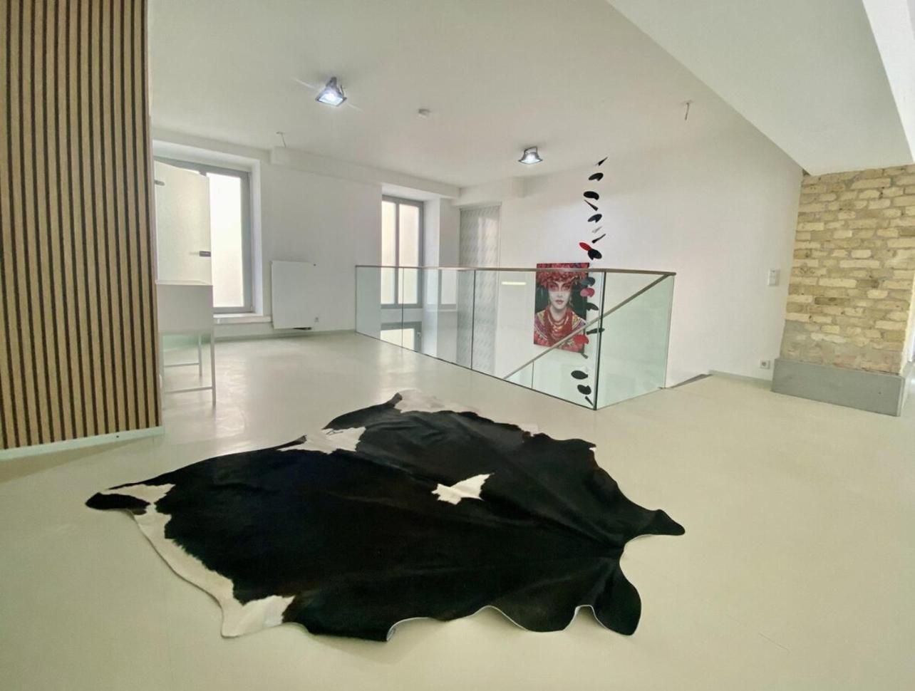 Appartement Loft With Pool Table, Kitchen Island & Gallery Berlijn