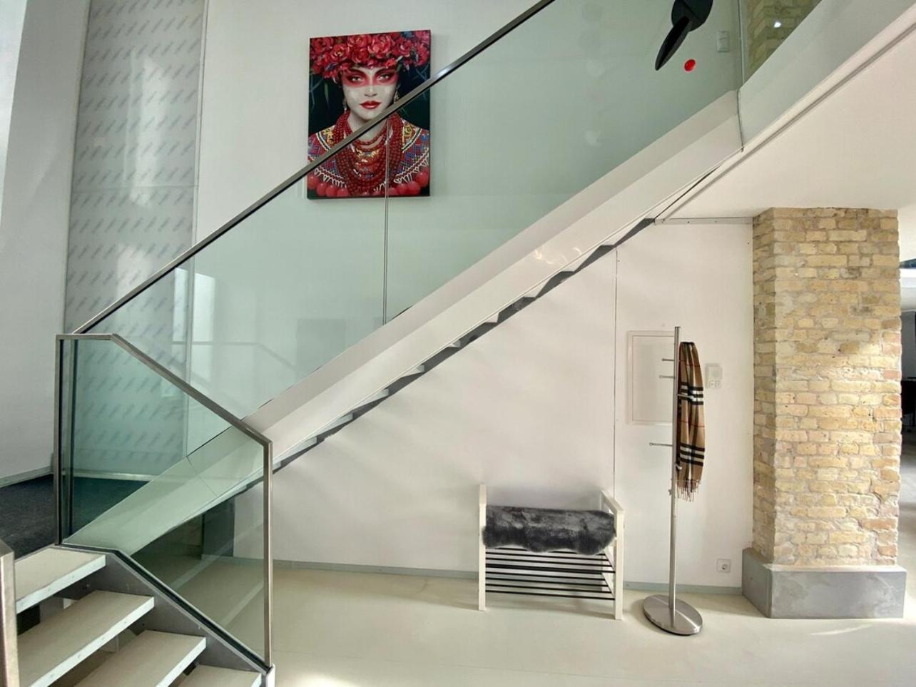 Appartement Loft With Pool Table, Kitchen Island & Gallery