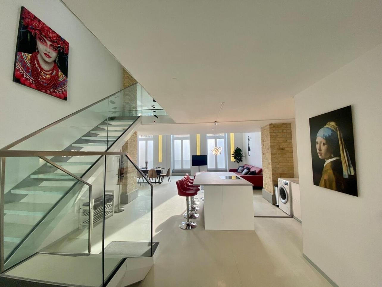 Loft With Pool Table, Kitchen Island & Gallery * Berlijn