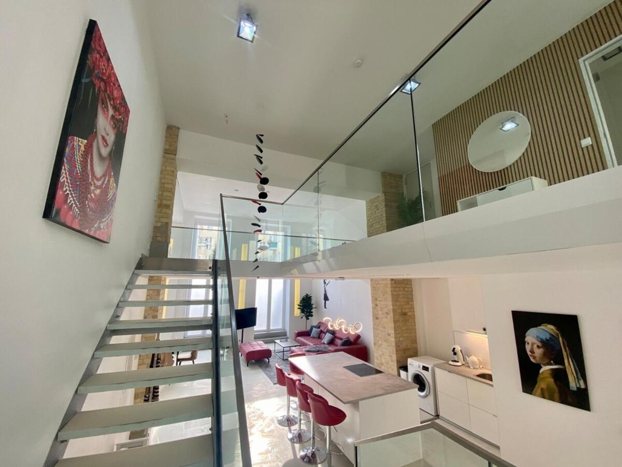 Loft With Pool Table, Kitchen Island & Gallery Appartement