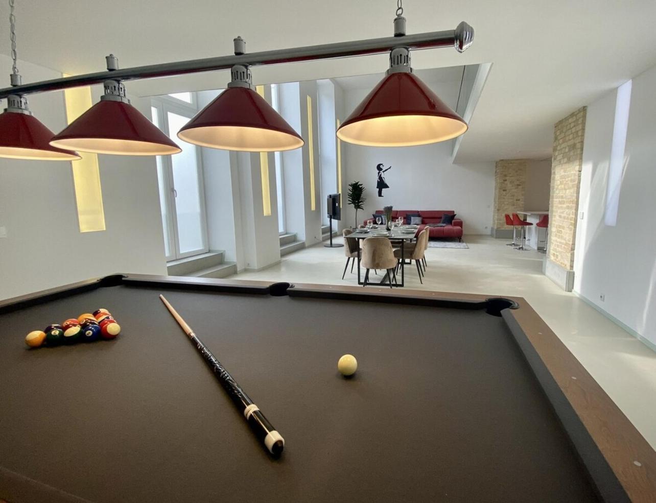 Loft With Pool Table, Kitchen Island & Gallery Appartement Berlijn