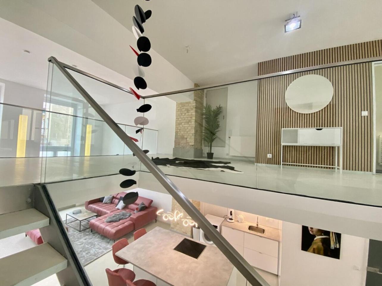 Appartement Loft With Pool Table, Kitchen Island & Gallery Berlijn