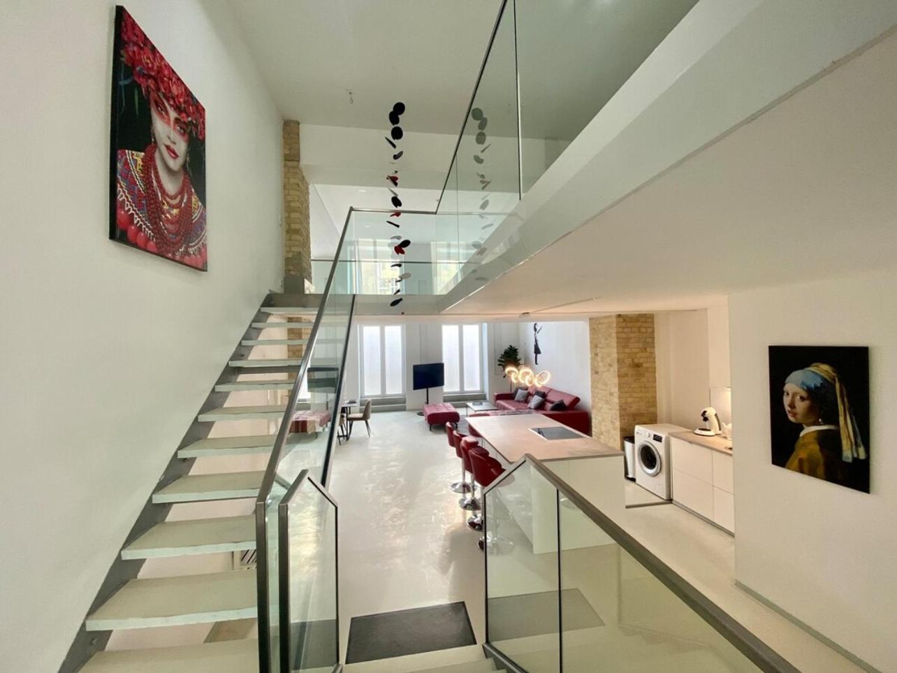 Loft With Pool Table, Kitchen Island & Gallery Apartamento *
